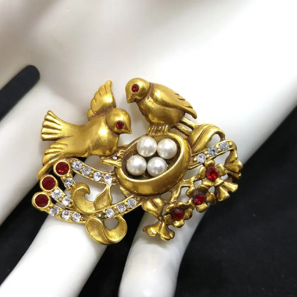 Museum of Fine Arts Birds Nest Brooch, Faux Pearls, 1990s Vintage Jewelry